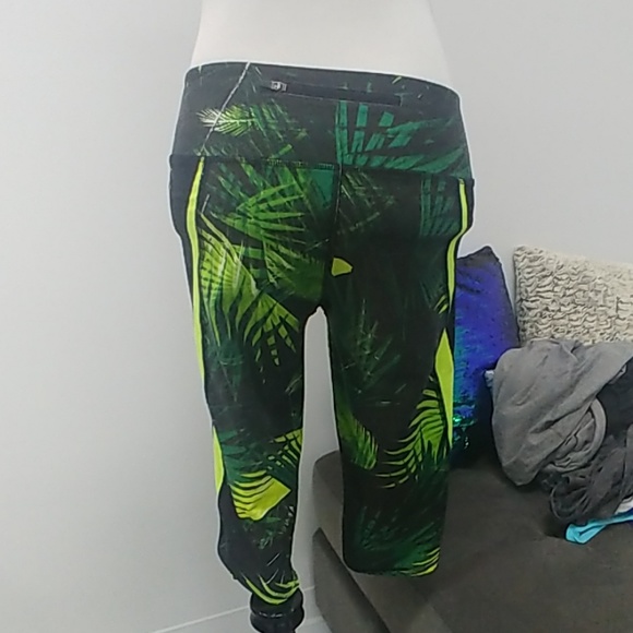 Fabletics pole dance yoga capri leggings - Picture 2 of 3